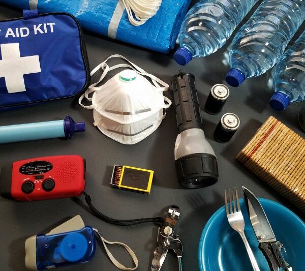 De 10 essentiële items die niet mogen ontbreken in je noodpakket.